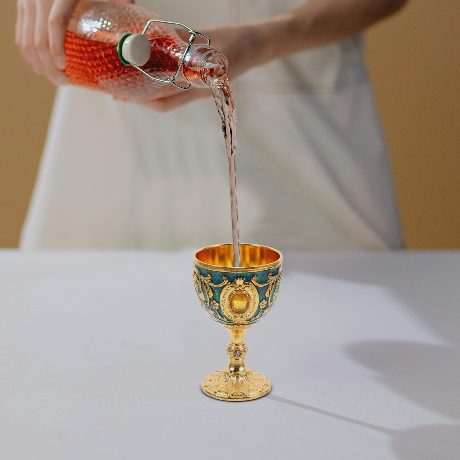 Gold Chalice Cup Retro Vintage - Old Fashioned Glass recensione e prezzo